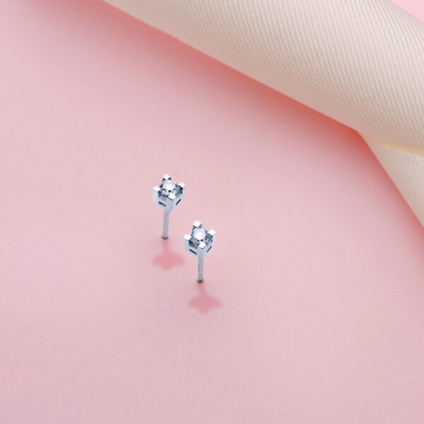 18K PENDIENTES ORO BLANCO DIAMANTES TALLA BRILLANTE 2,75 MM 0,20 QTS. SI-H CIERRE PRESION 3,5X3,5 MM - Imagen 2