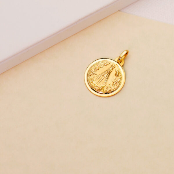 18K MEDALLA ORO AMARILLO VIRGEN NUESTRA SEÑORA DE BEGOÑA BISEL 18 MM - Imagen 2
