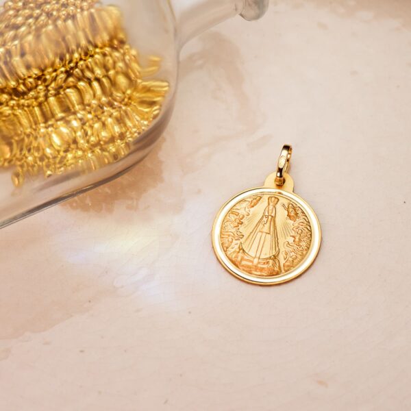 18K MEDALLA ORO AMARILLO VIRGEN NTRA SRA DE BEGOÑA 20 MM BISEL - Imagen 2