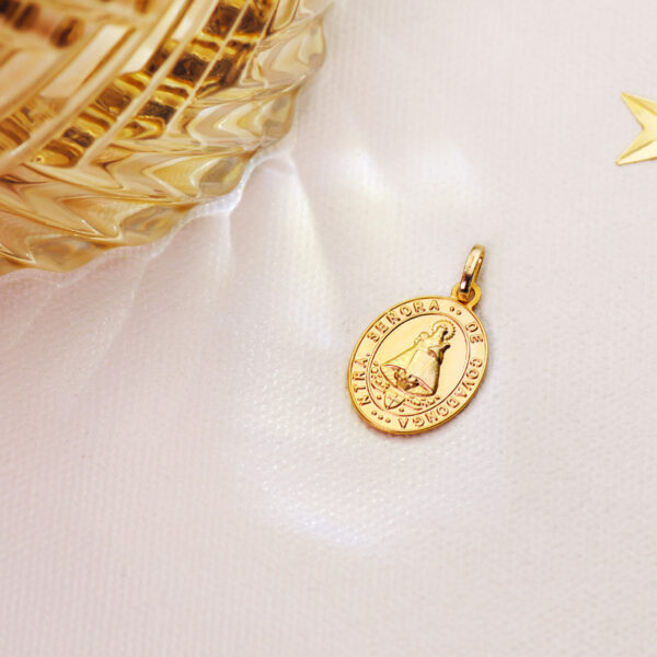 18K MEDALLA ORO AMARILLO ESCAPULARIO ORO AMARILLO VIRGEN COVADONGA Y CRUZ DE LA VICTORIA 20X14 MM - Imagen 2