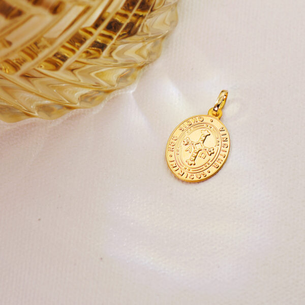 18K MEDALLA ORO AMARILLO ESCAPULARIO ORO AMARILLO VIRGEN COVADONGA Y CRUZ DE LA VICTORIA 20X14 MM - Imagen 3