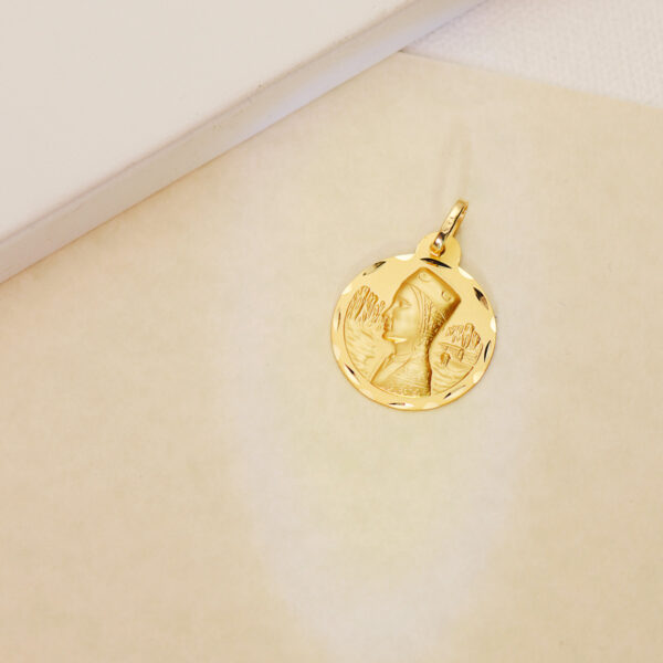 18K MEDALLA ORO AMARILLO VIRGEN DE MONTSERRAT TALLADA 20 MM - Imagen 2