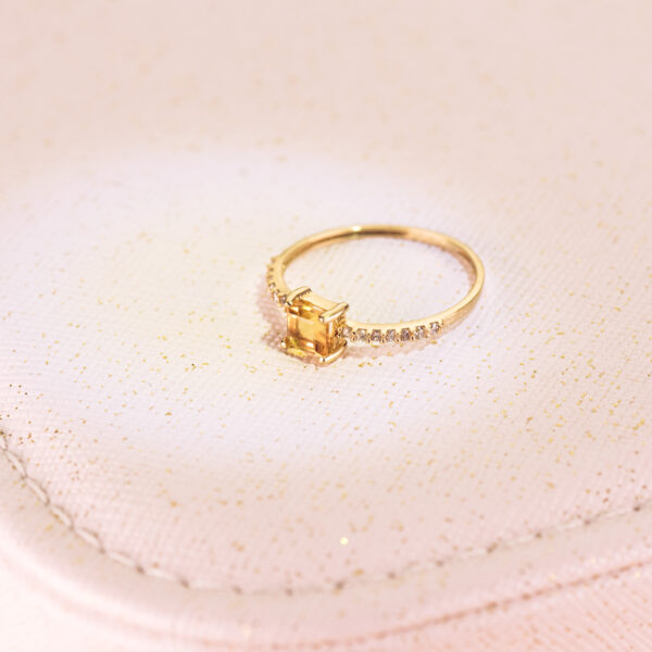 18K SORTIJA ORO AMARILLO 14 DIAMANTES 0.070QTS. G-VS2. CITRINO 4X4MM CUERPO 1 MM - Imagen 2