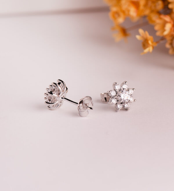 18K PENDIENTES ORO BLANCO CUAJO CON 18 DIAMANTES 1,00 QTES, G-VS2. 9X9 MM. CIERRE PRESION - Imagen 2