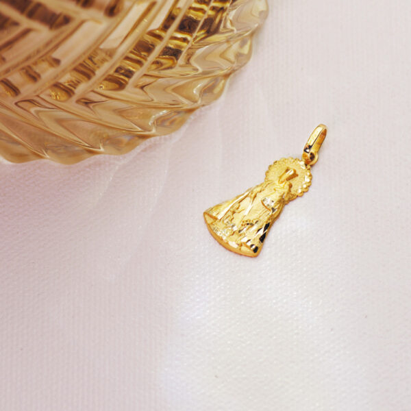 18K MEDALLA SILUETA VIRGEN ORO AMARILLO DE LOS DESAMPARADOS 23X13 MM - Imagen 2