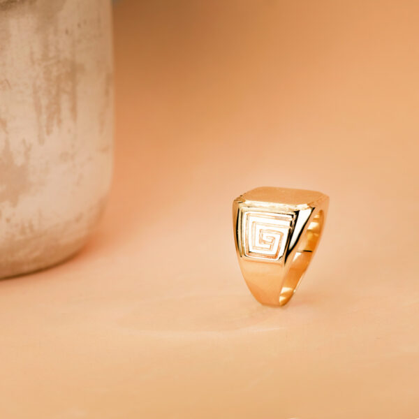 18K SELLO ORO AMARILLO CABALLERO MACIZO TALLADO ZONA GRABADO 18X17 MM - Imagen 2