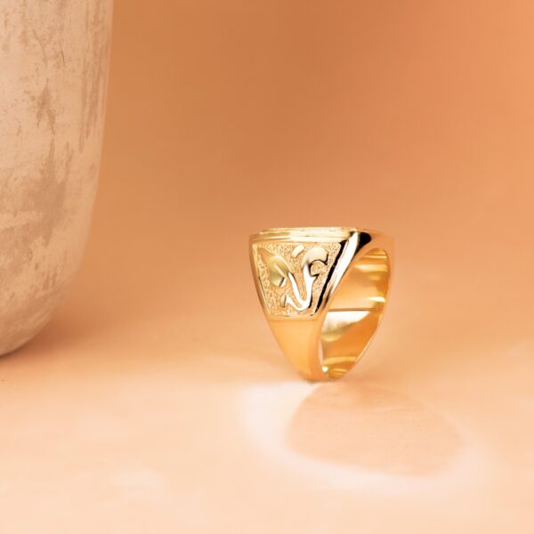 18K SELLO ORO AMARILLO CABALLERO MACIZO TALLADO ZONA GRABADO 18X16 MM - Imagen 2