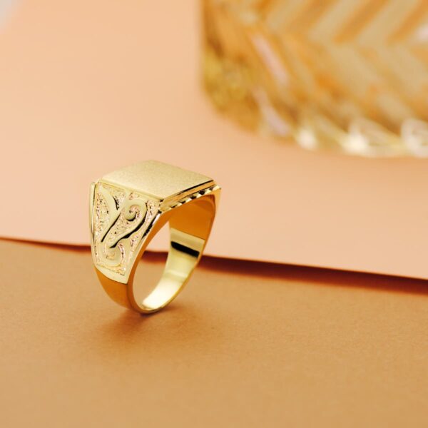 18K SELLO ORO AMARILLO CABALLERO MACIZO TALLADO ZONA GRABADO: 14X14 MM - Imagen 3