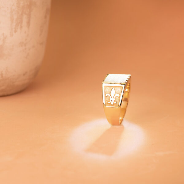 18K SELLO ORO AMARILLO CABALLERO MACIZO FLOR DE LIS TALLADO ZONA GRABADO 11,5 X 11MM - Imagen 2