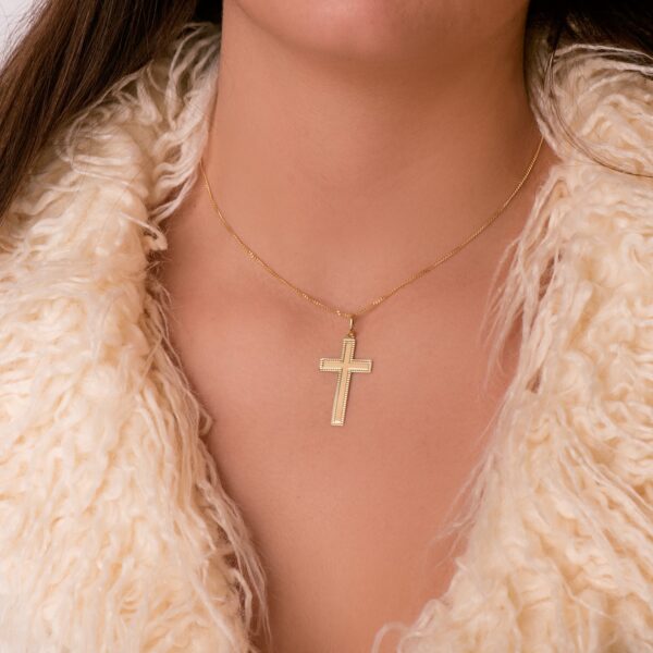 18K CRUZ ORO AMARILLO SIN CRISTO BORDES TALLADOS 35X20 MM - Imagen 2