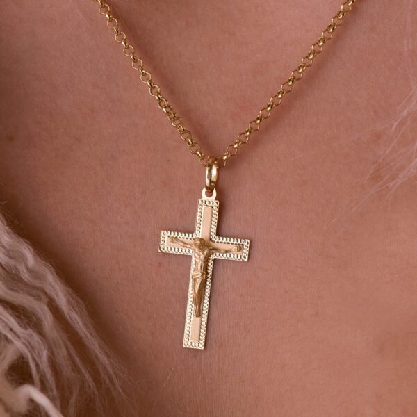 18K CRUZ ORO AMARILLO CON CRISTO TALLADA 35X20 MM - Imagen 2