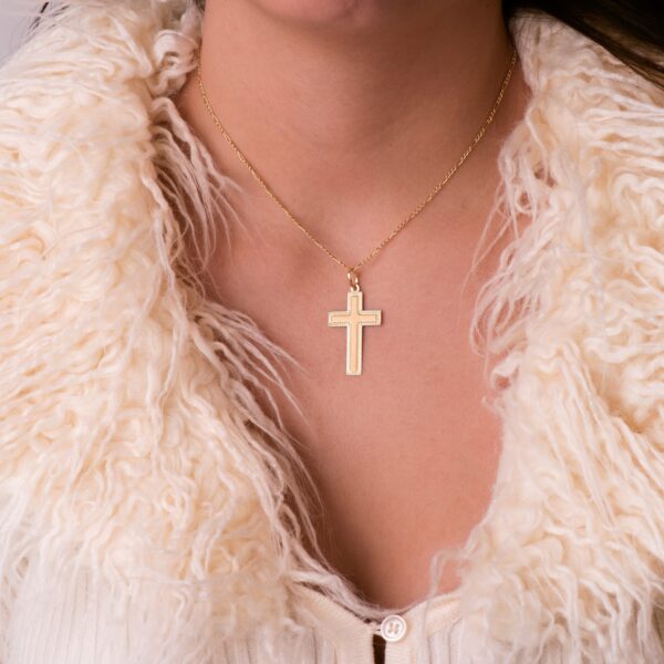 18K CRUZ ORO AMARILLO SIN CRISTO TALLADA 35X20 MM - Imagen 2