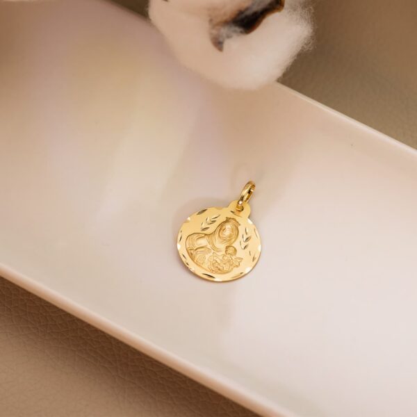 18K MEDALLA ORO AMARILLO TALLADA VIRGEN DEL CARMEN 20 MM - Imagen 2