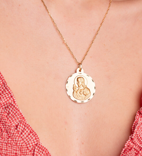 18K ESCAPULARIO ORO AMARILLO TALLADO VIRGEN DEL CARMEN CORAZON DE JESUS 30 MM - Imagen 2