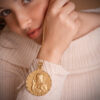 18K MEDALLA ORO AMARILLO ESCAPULARIO ORO AMARILLO TALLADO VIRGEN DEL CARMEN Y CORAZON DE JESUS 55 MM - Imagen 3