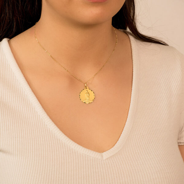 18K MEDALLA ORO AMARILLO VIRGEN DE GUADALUPE TALLADA 22 MM - Imagen 3