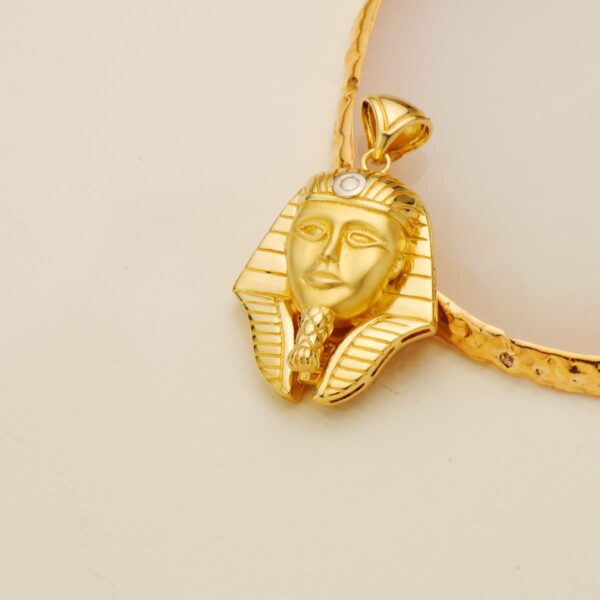 18K COLGANTE ORO BICOLOR TUTANKAMON BRILLO 32X28 MM - Imagen 3