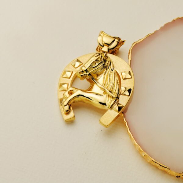 18K COLGANTE ORO AMARILLO HERRADURA CON CABALLO 40X34 MM - Imagen 3