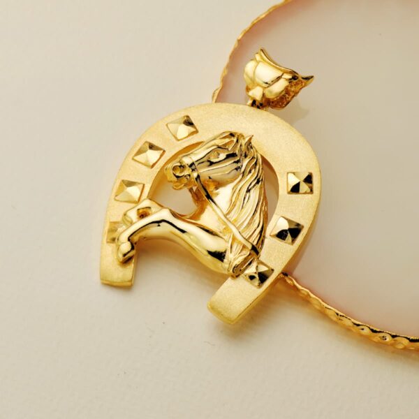 18K COLGANTE ORO AMARILLO HERRADURA CON CABALLO 48X40 MM - Imagen 3