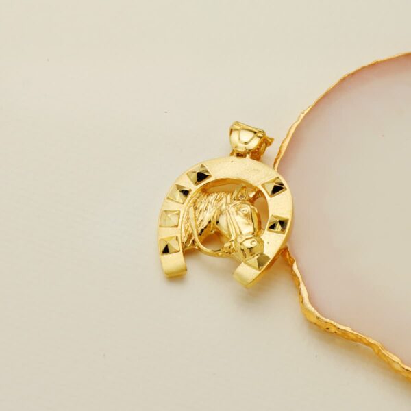 18K COLGANTE ORO AMARILLO HERRADURA CON CABALLO 29X27 MM - Imagen 3