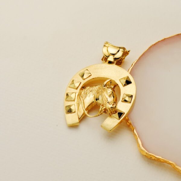 18K COLGANTE ORO AMARILLO HERRADURA CON CABALLO 36X32 MM - Imagen 3
