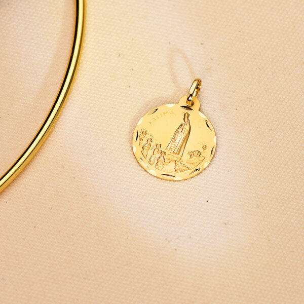 18K MEDALLA ORO AMARILLO VIRGEN DE FATIMA TALLADA 22 MM - Imagen 3