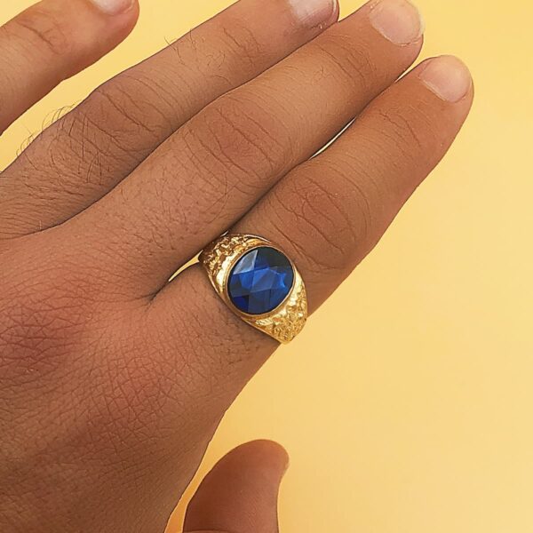 18K SELLO CABALLERO TALLADO ORO AMARILLO MACIZO PIEDRA SPINEL ZAFIRO AZUL OVAL 12 X10 MM - Imagen 2