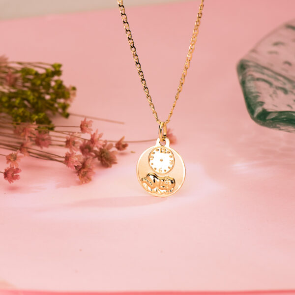 18K MEDALLA ORO AMARILLO REDONDA NIÑO DE LA HORA CON RELOJ BRILLO Y MATE 15 MM - Imagen 2