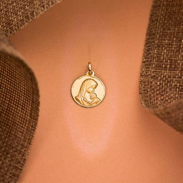 18K MEDALLA ORO AMARILLO VIRGEN MADRE AMOR MATERNAL 18 MM - Imagen 2