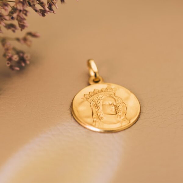 18K MEDALLA ORO AMARILLO NOTRE DAME DE PARIS 18 MM - Imagen 2