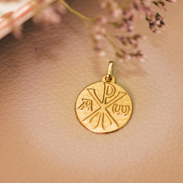 18K MEDALLA ORO AMARILLO CRUZ DE CRISMON MARTELE 18 MM - Imagen 2