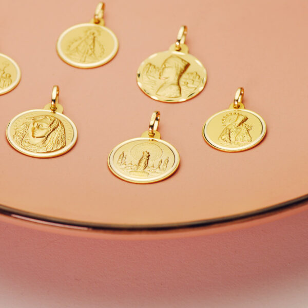 18K MEDALLA ORO AMARILLO VIRGEN MACARENA BISEL 18 MM - Imagen 2